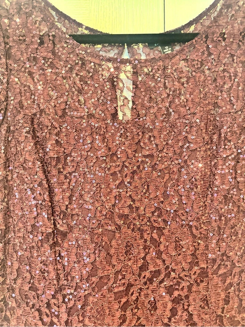 SLNY Sequin Lace Midi Dress in Burgundy Size 12 Like New - Picture 4 of 6